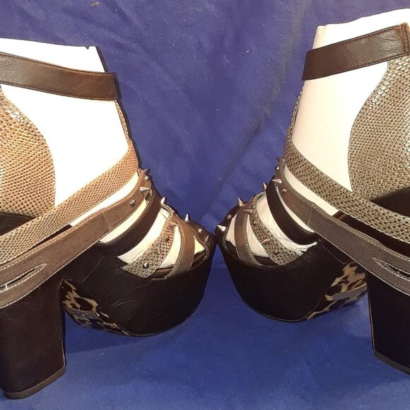 Spiked Decor Stiletto Heeled Gladiator Sandals - Picture 4 of 6